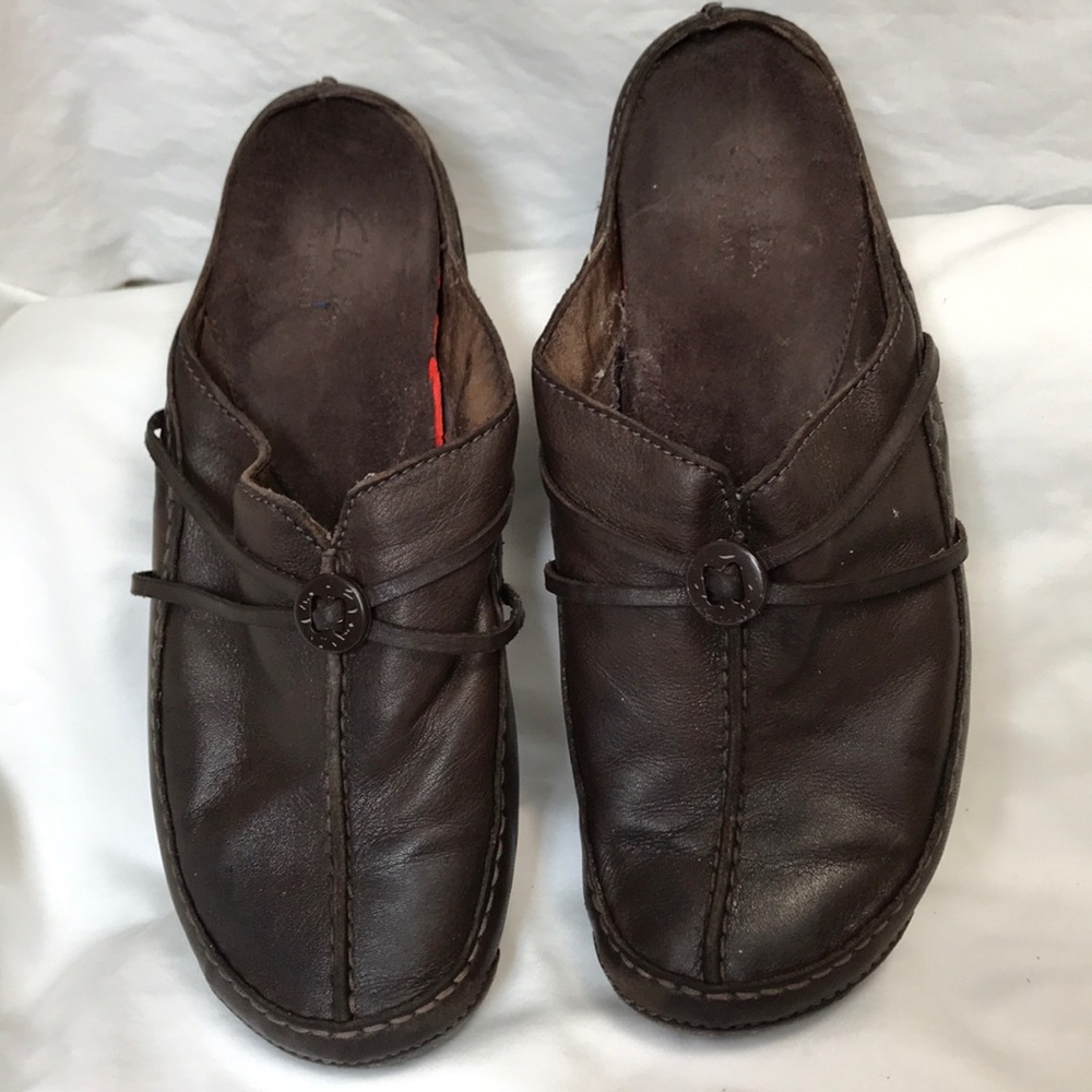 CLARKS ARTISAN.  8.5”.  Women’s.  Brown.